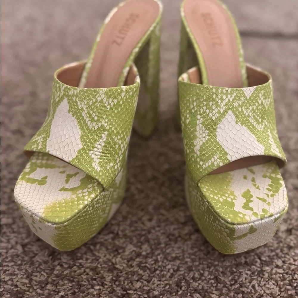 Schutz Darah Wild Green Snake Embossed Leather SlipOn High Heel Sandals Size 8.5